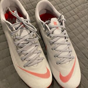 Nike Vapor 12 Academy M 6.5/W 8 Gray and Red Soccer Cleats